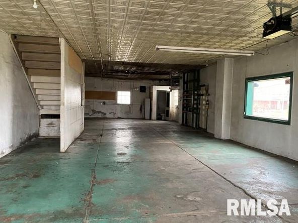 154 W Main St, Galesburg, IL 61401